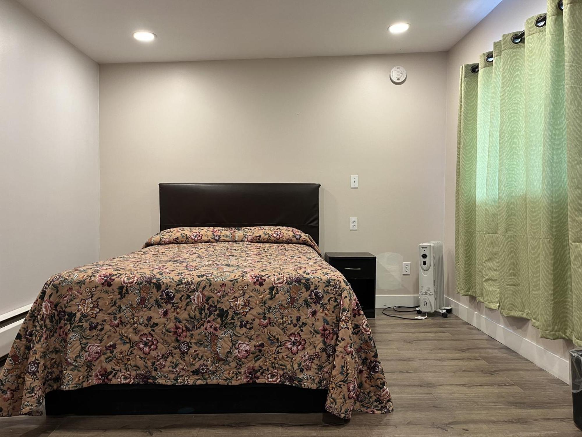 Kluane Park Inn Haines Junction Extérieur photo