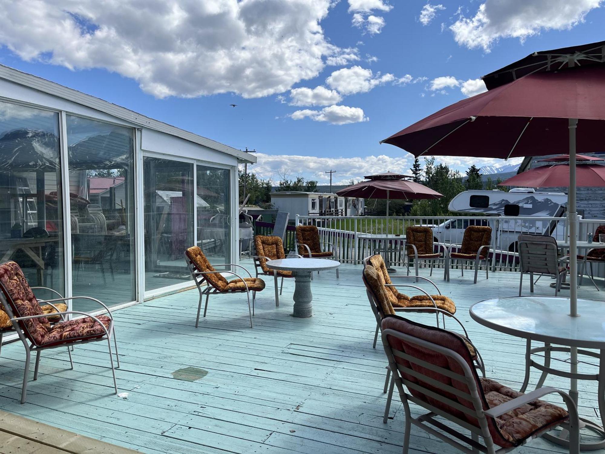 Kluane Park Inn Haines Junction Extérieur photo