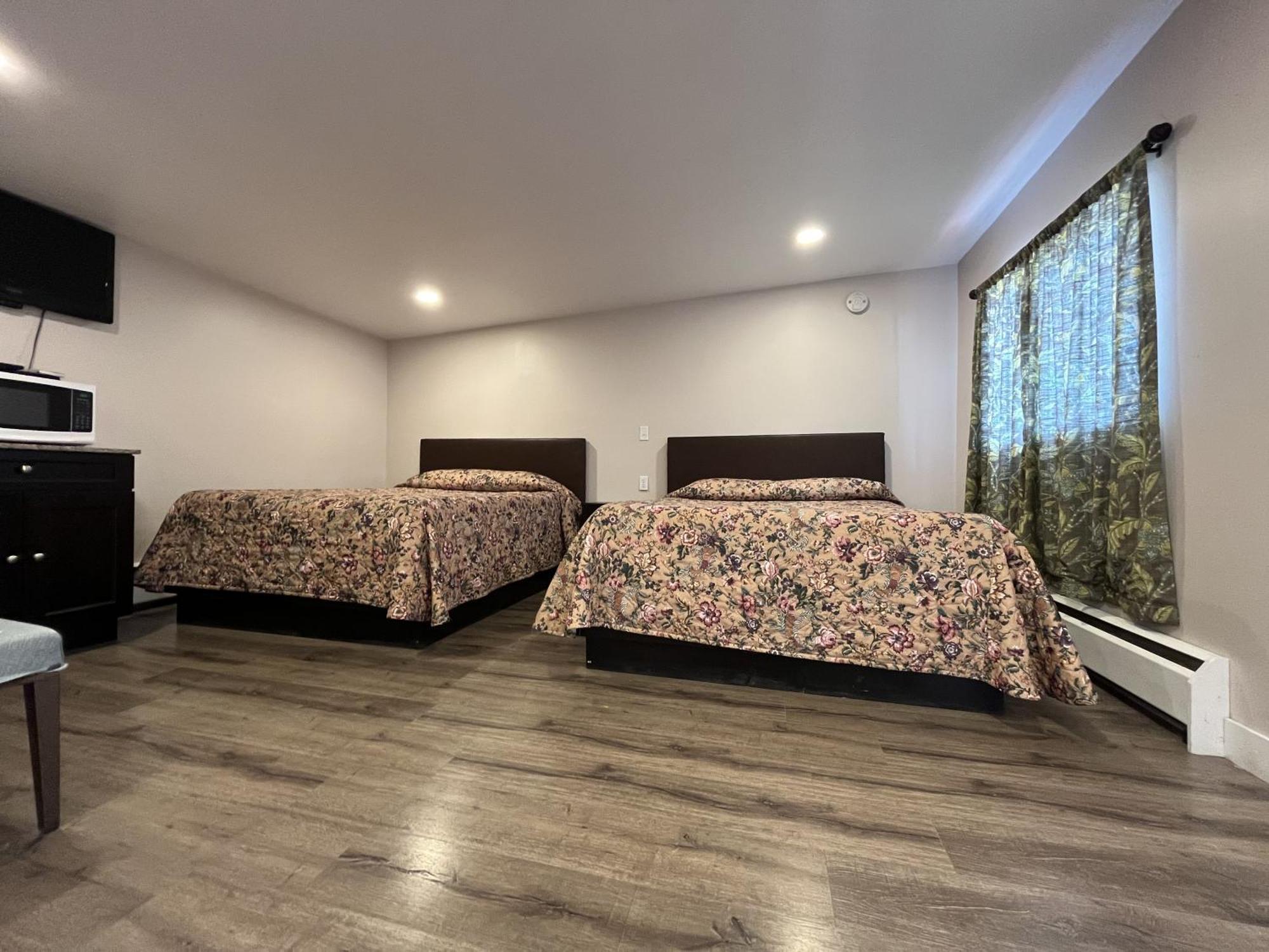 Kluane Park Inn Haines Junction Extérieur photo
