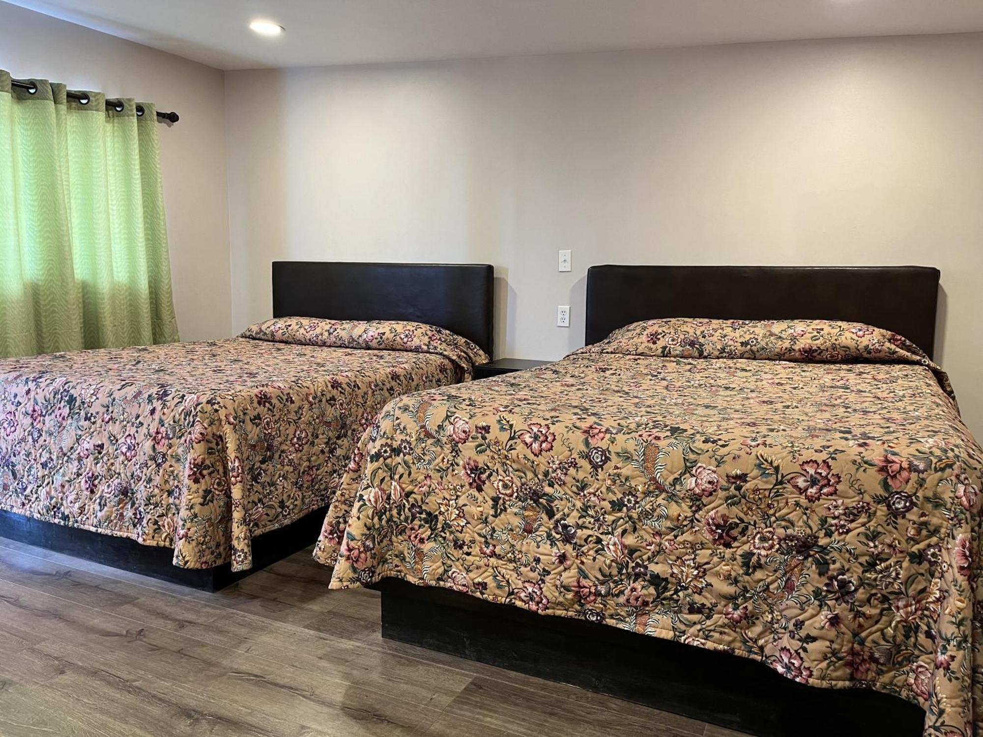 Kluane Park Inn Haines Junction Extérieur photo