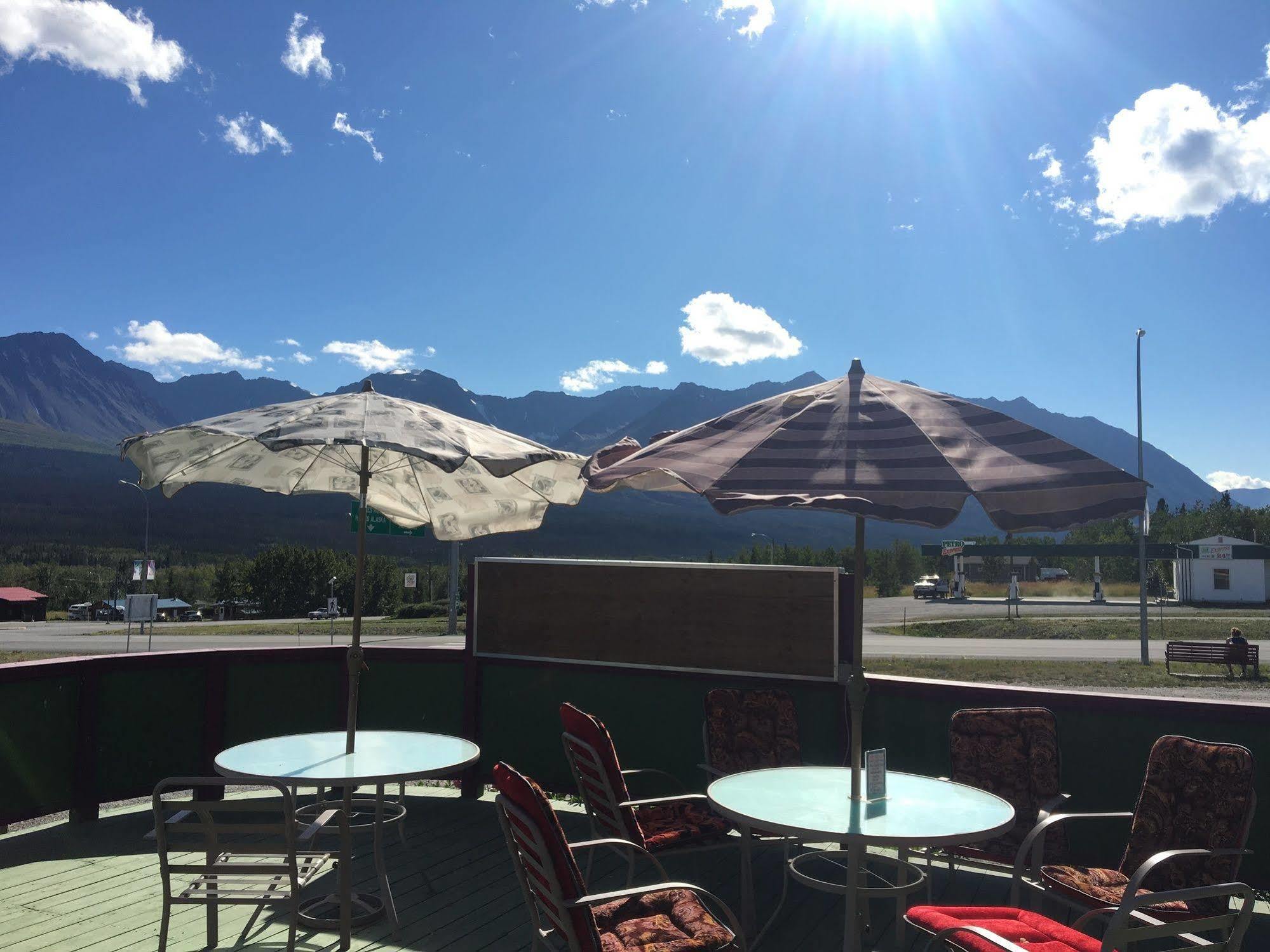 Kluane Park Inn Haines Junction Extérieur photo